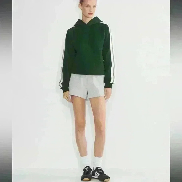 Aritzia TNA Cozy Perfect Fleece Grey Shorts size XS - Picture 1 of 6